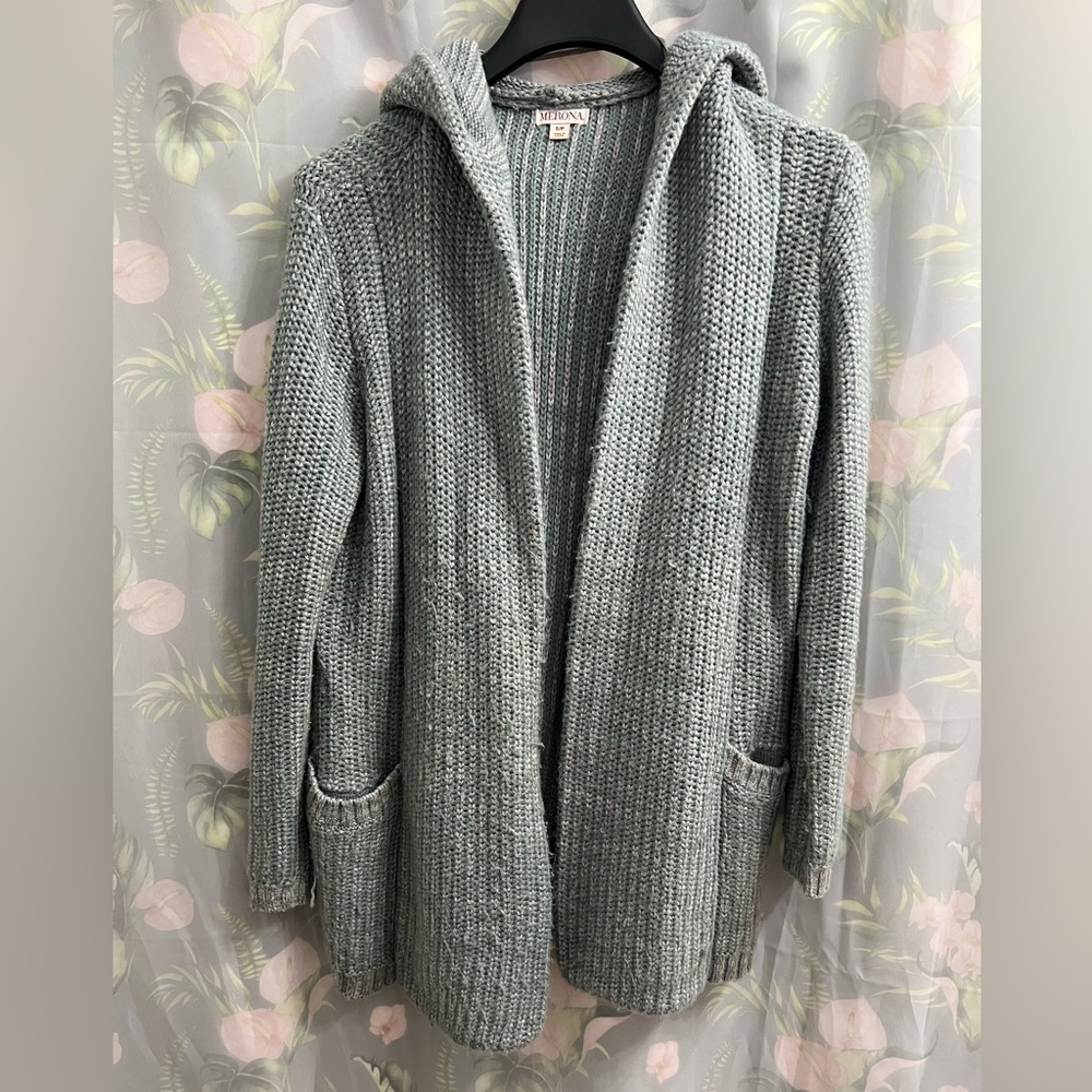 Grey cozy cardigan with pockets and hood